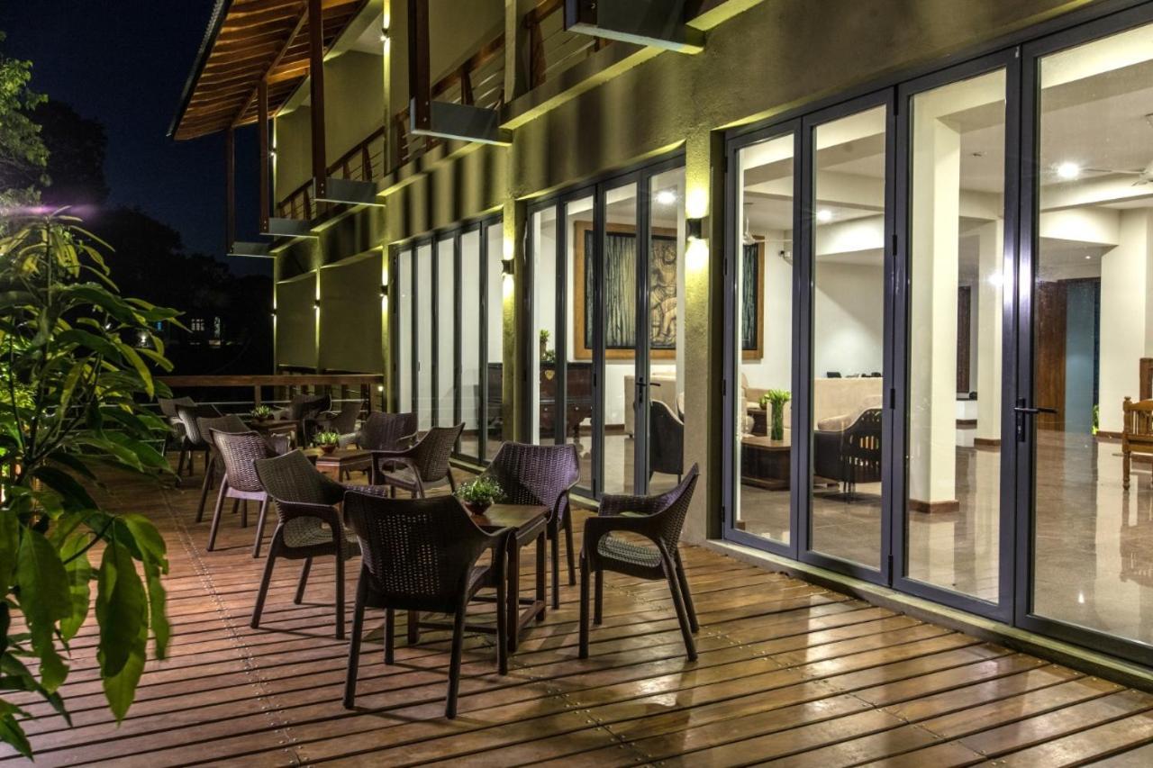 Manthila Hotel Анурадхапура Екстер'єр фото