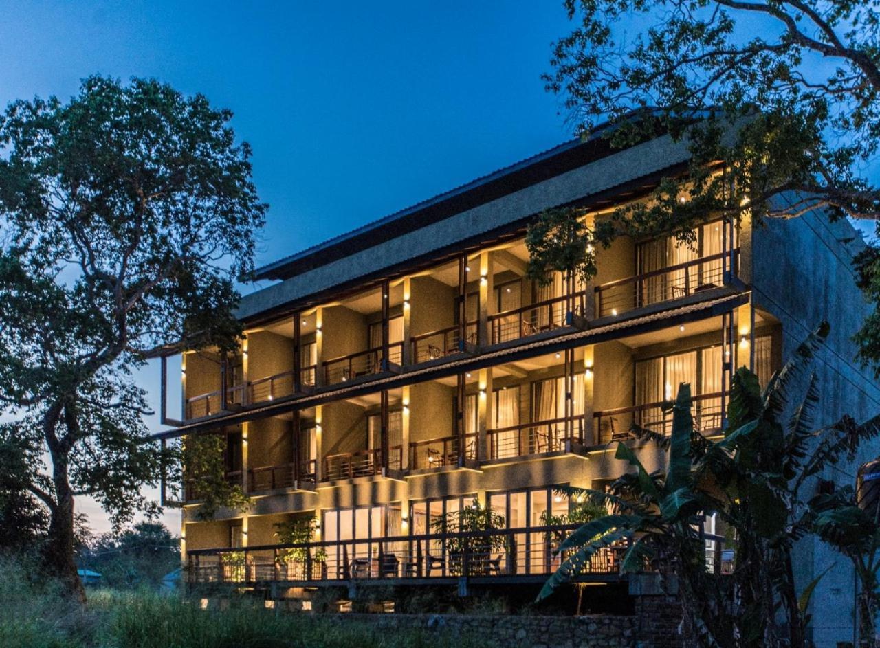 Manthila Hotel Анурадхапура Екстер'єр фото